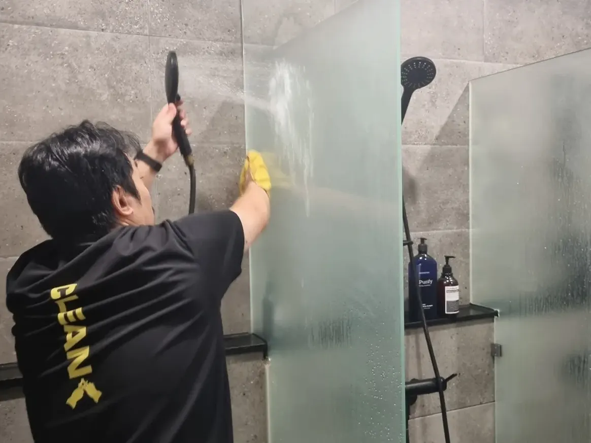 군산시 소룡동 건물 세면대·파우더룸 바닥 위생청소 사례 - 행진크린
