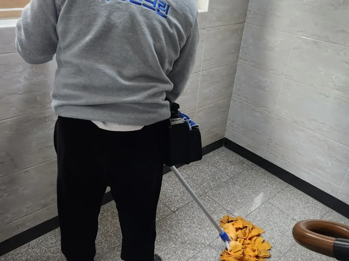 익산시 갈산동 건물 복도·대기 동선 야간 위생청소 사례 - 행진크린