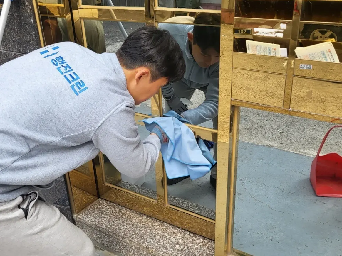 부안군 동진면 빌라 공동현관·우편함 청소 사례 - 행진크린