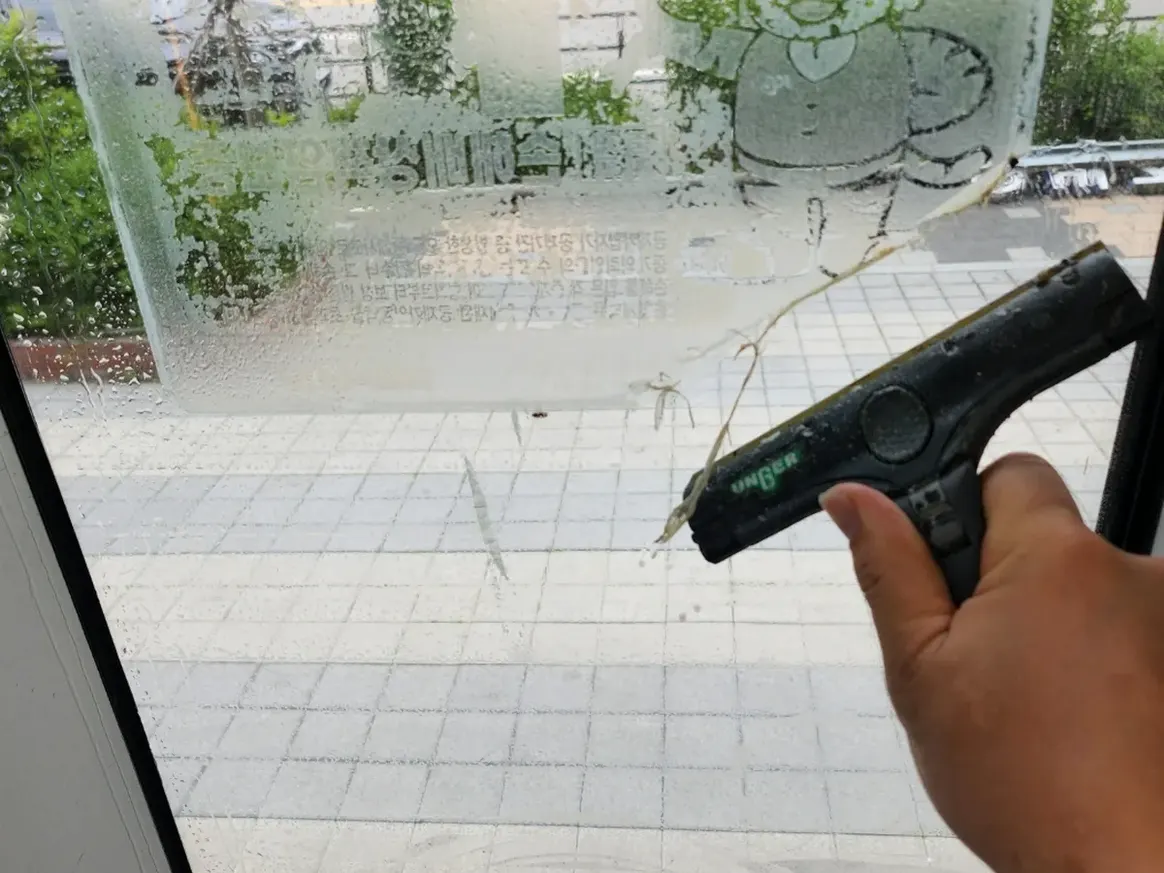 남원시 덕과면 사무실 발코니 장비 주변 정밀 위생청소 사례 - 행진크린