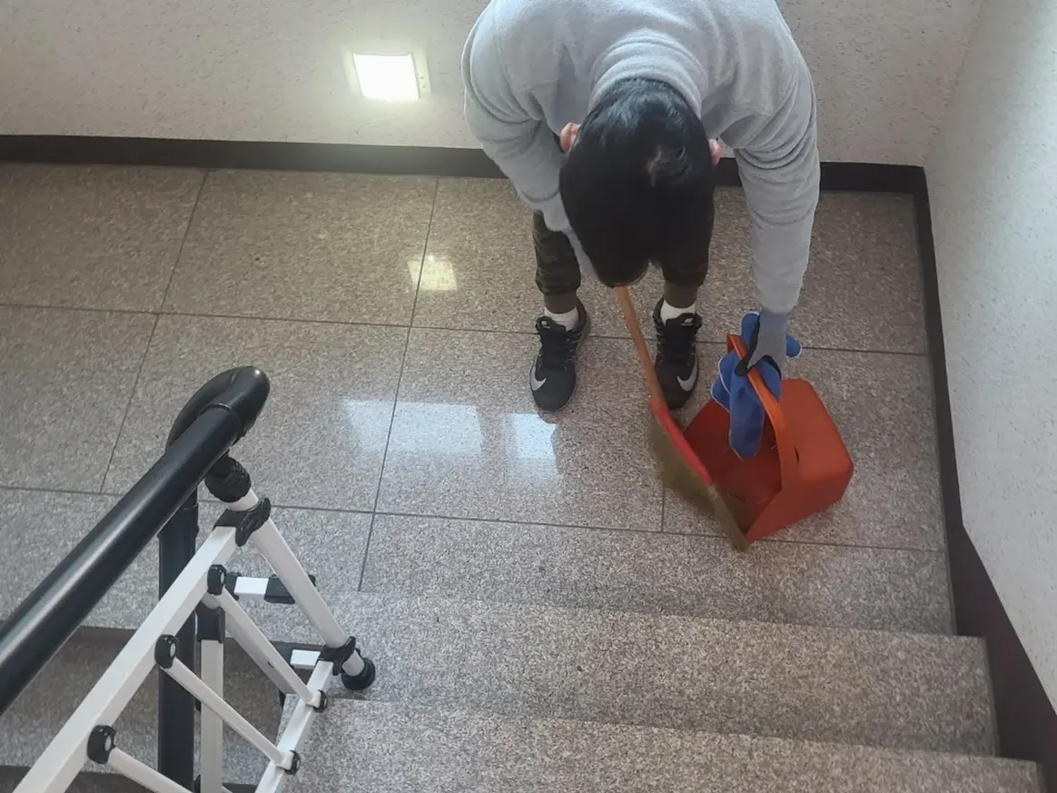 익산시 목천동 오피스 기계실 장비 주변 정밀 위생청소 사례 - 행진크린