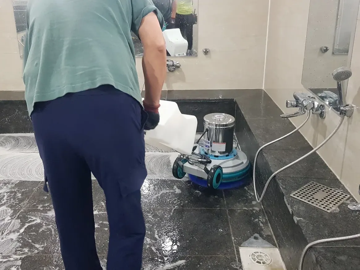 정읍시 시기동 가정 현관·거실 바닥 위생청소 사례 - 행진크린