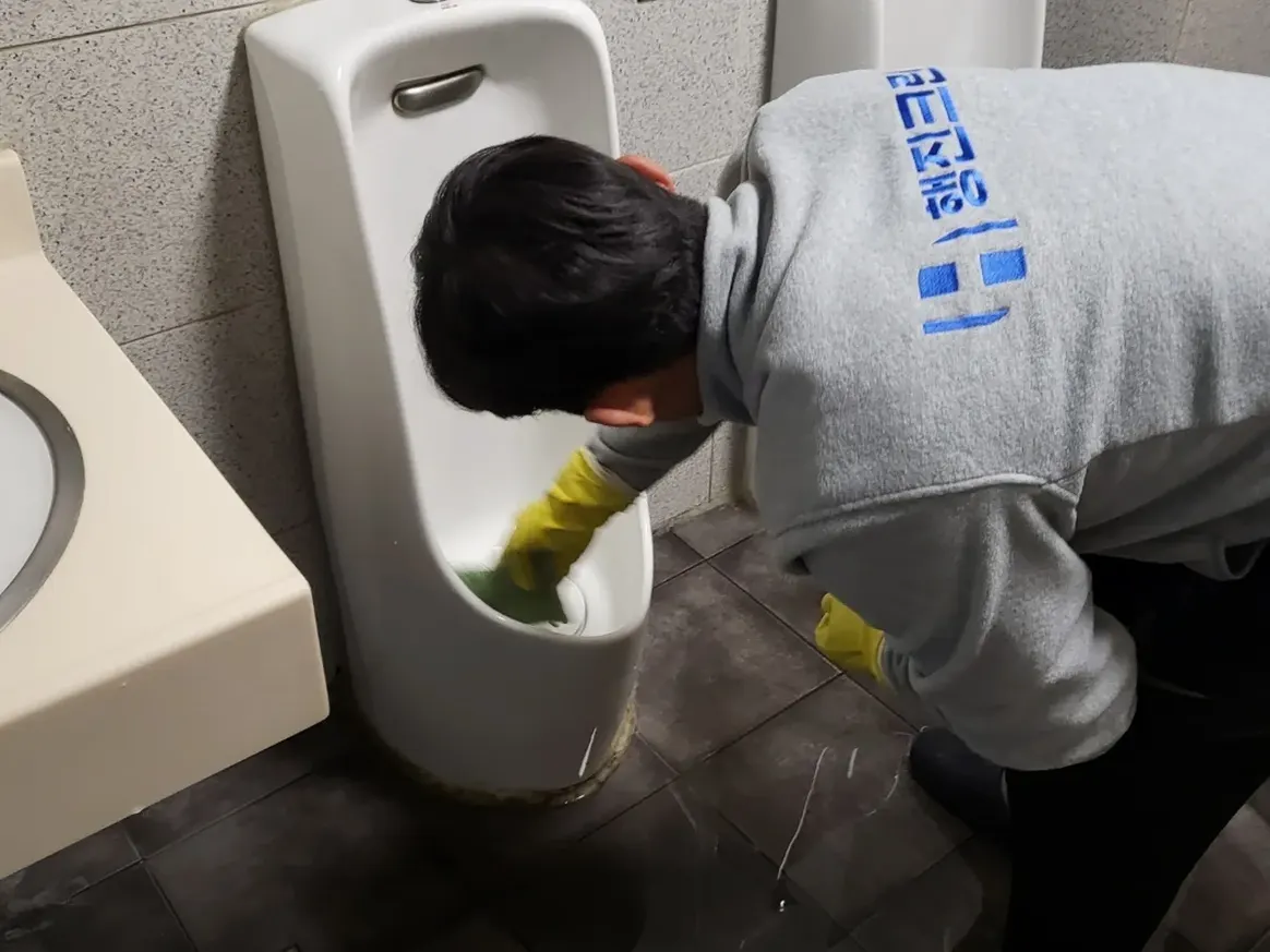 부안군 하서면 학교 화장실 세면대 살균 위생청소 사례 - 행진크린